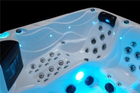 Гидромассажный спа-бассейн Joyee SPA Berlin Гидромассажный спа-бассейн Joyee SPA Berlin